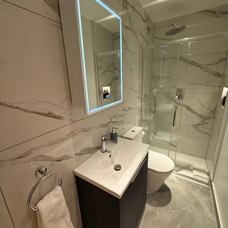 Super Modern Ground Floor Flat Near Centre アパート *