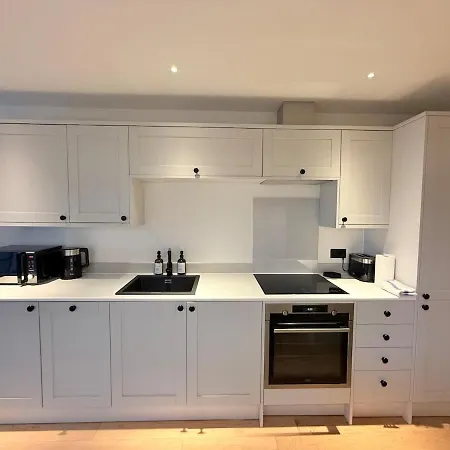 Stunning Ground Floor Flat With Garden 아파트