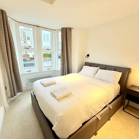 Stunning Ground Floor Flat With Garden 아파트