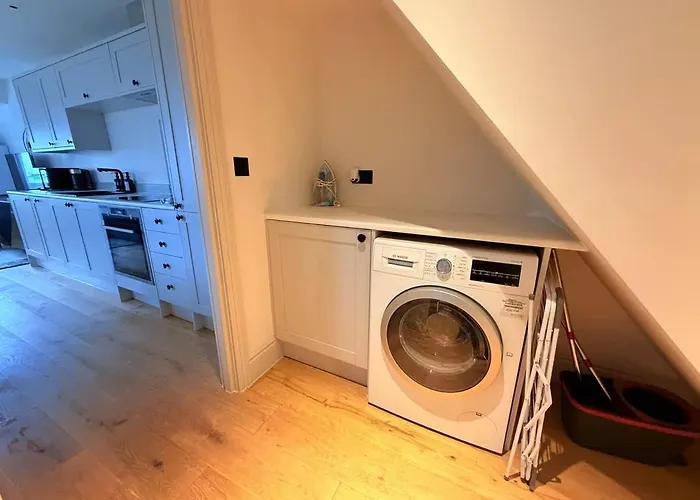 Super Modern Ground Floor Flat Near Centre Apartament