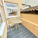 Stunning Ground Floor Flat With Garden