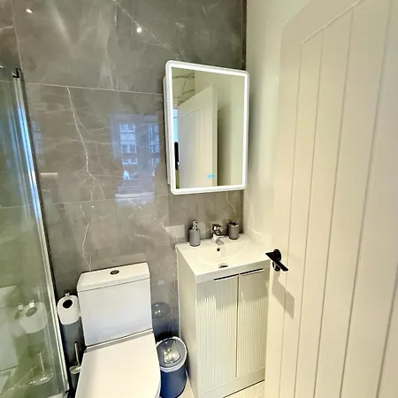 Super Modern Ground Floor Flat Near Centre 公寓 *