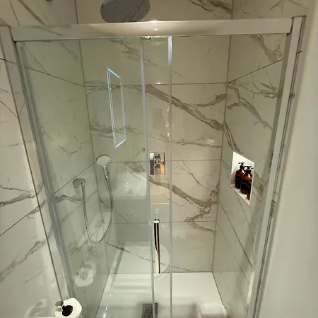 Super Modern Ground Floor Flat Near Centre 布里斯托