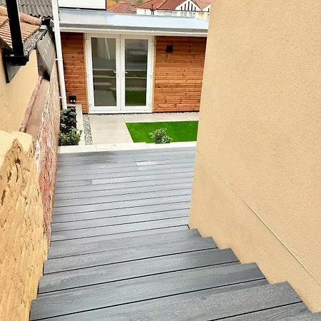 Super Modern Ground Floor Flat Near Centre