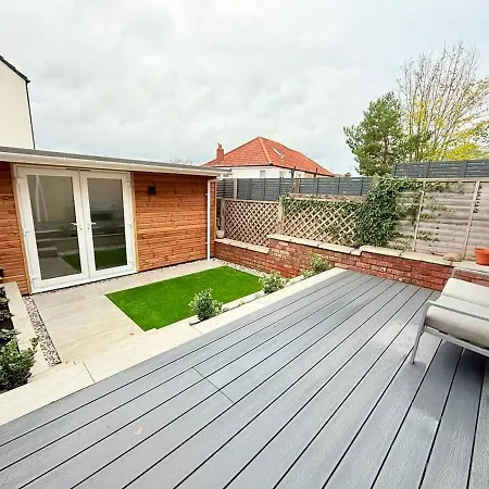 Daire Super Modern Ground Floor Flat Near Centre *