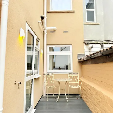 Stunning Ground Floor Flat With Garden Lejlighed