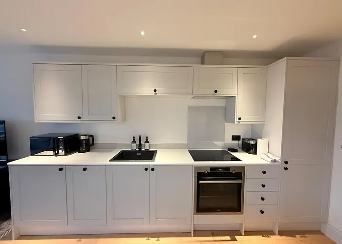 Super Modern Ground Floor Flat Near Centre Daire