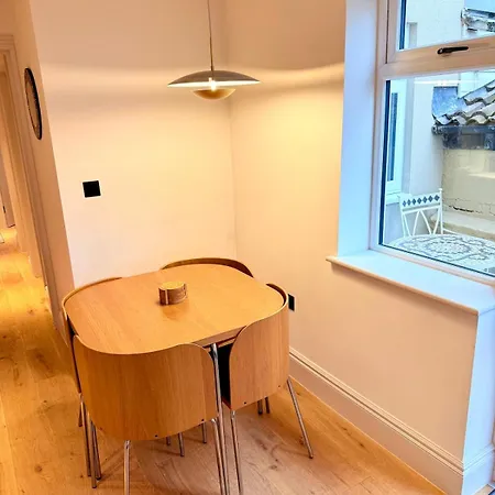 Super Modern Ground Floor Flat Near Centre Apartman