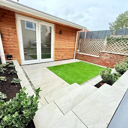 Stunning Ground Floor Flat With Garden