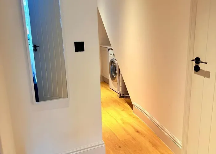 Super Modern Ground Floor Flat Near Centre * Bristol